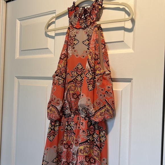 Halter, asymmetric hemmed dress - Picture 4 of 10